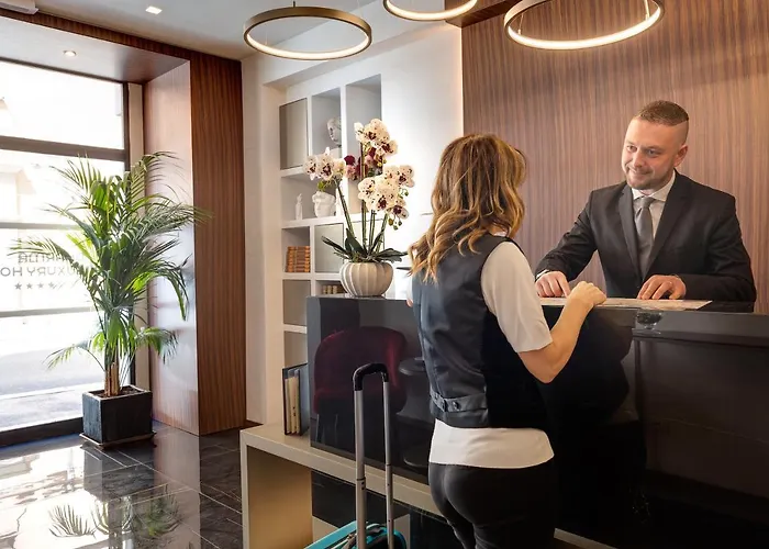 Dharma Luxury & Hotel 4*