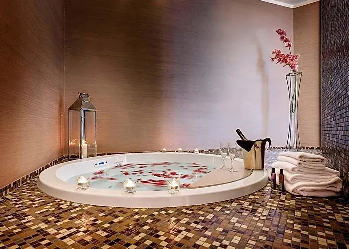 Hotel Dharma Luxury & 4*